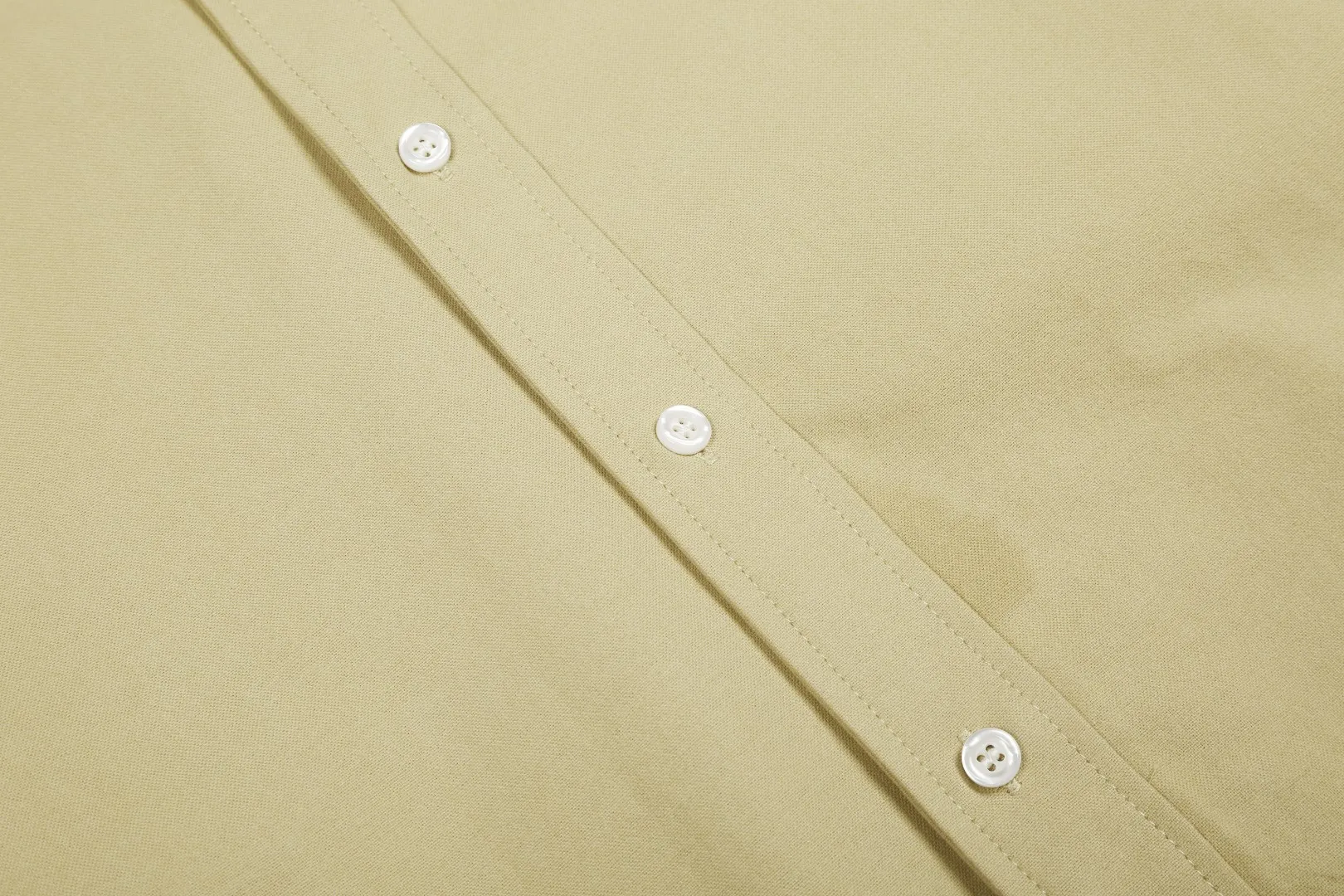 P230 White background picture [Evergreen for all seasons] Style number: 25011# Color: Navy red label/original blue/original white/matte pink/khaki/charcoal gray/black/dark blue white label Size: S to Face 100 cotton oxford spun, pre-laundering treatment, tight and soft texture ✅ - Custom dyed original pearlescent white buttons with different sizes ✅ - Special shaped chiffon foil included in the collar door tube, not easy to deform and pull ✅ - RL classic version of oxford spun shirt, thick and crisp feeling brought by oxford cloth, can be worn alone as an outer layer, can be matched with all seasons, practical wear, a must-have item in the wardrobe, start with eyes closed